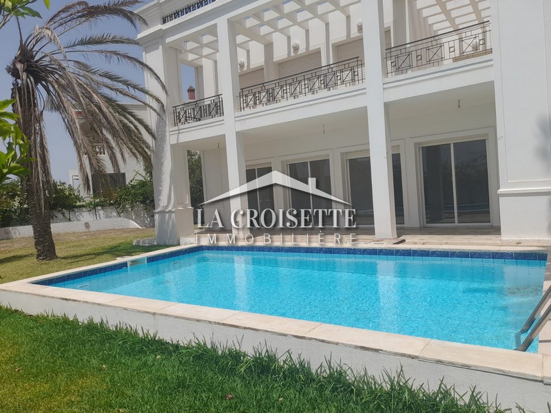 Villa S+5 avec piscine à Gammarth